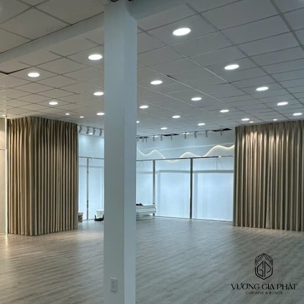 rèm vải studio màu kem 