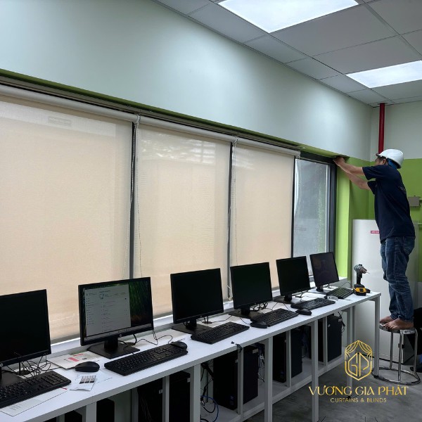 Rèm cửa Bình Dương mẫu rèm cuốn tại trung tâm thương mại