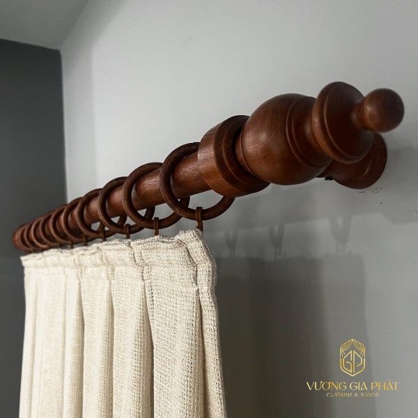 Thanh rèm gỗ có vòng khuyên treo rèm vải tiện lợi