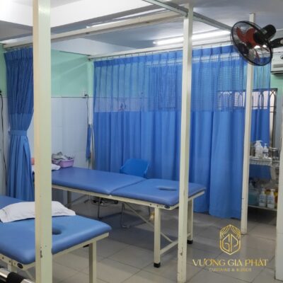 Rèm Y Tế Màu Xanh Dương Có Lưới Ở Trên