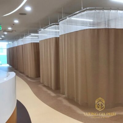 Rèm Y Tế Màu Nâu Có Lưới Ở Trên Màu Trắng